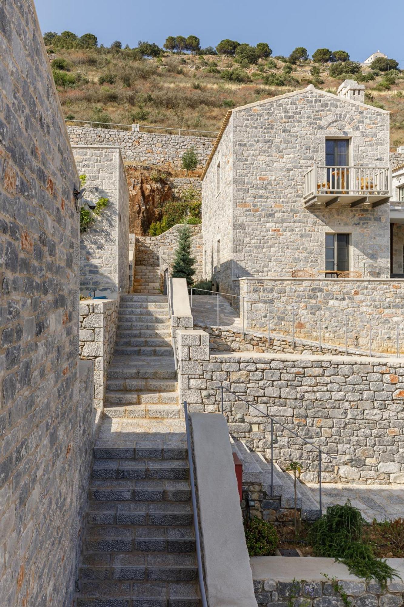 Trapela Limeni Luxury Suites Esterno foto