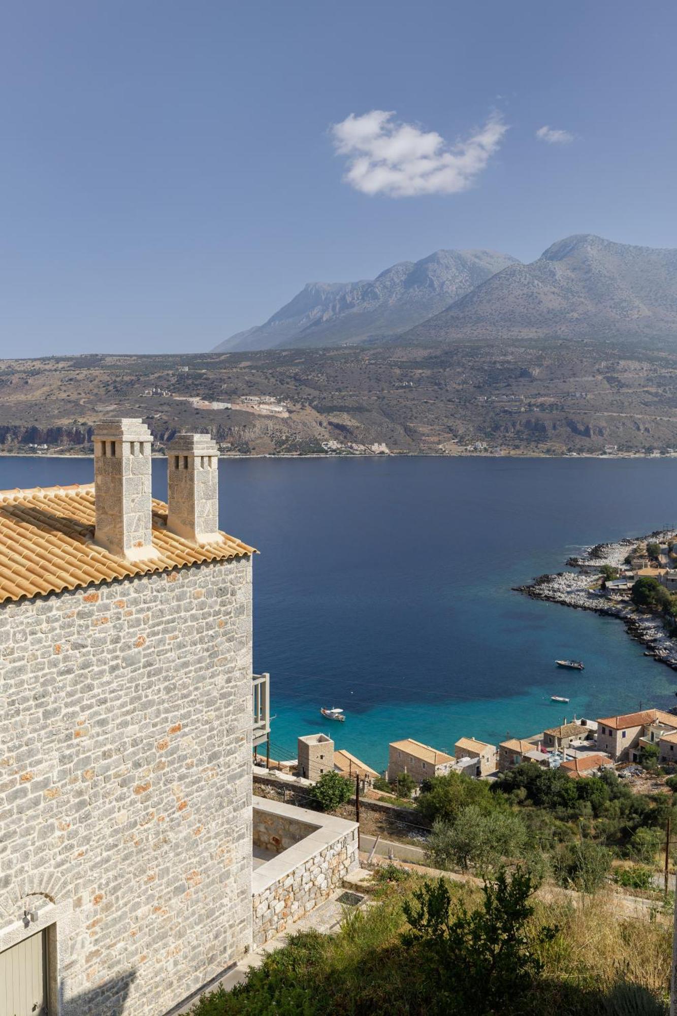 Trapela Limeni Luxury Suites Esterno foto