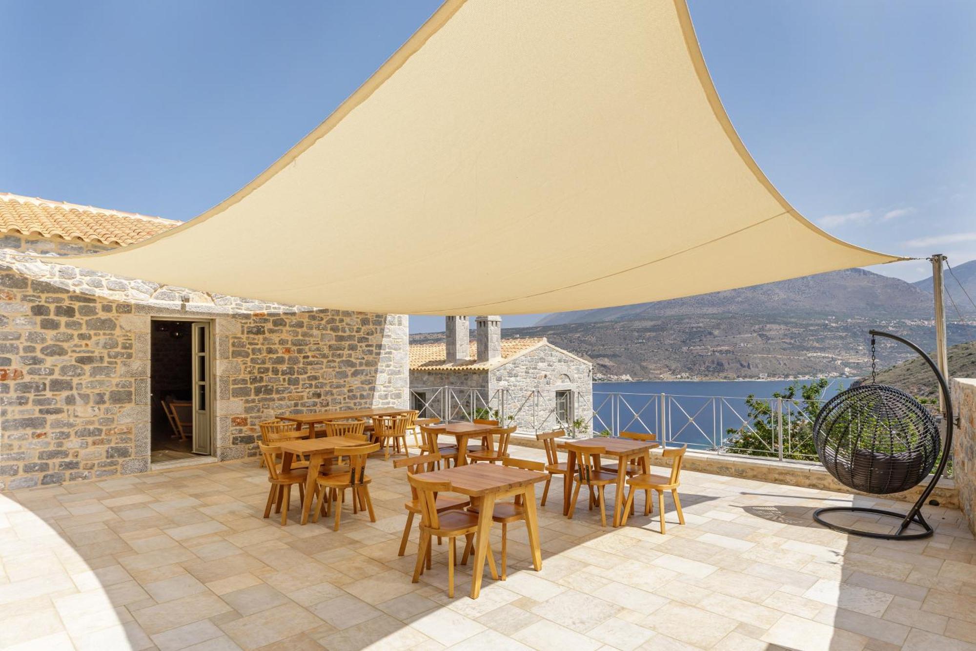 Trapela Limeni Luxury Suites Esterno foto
