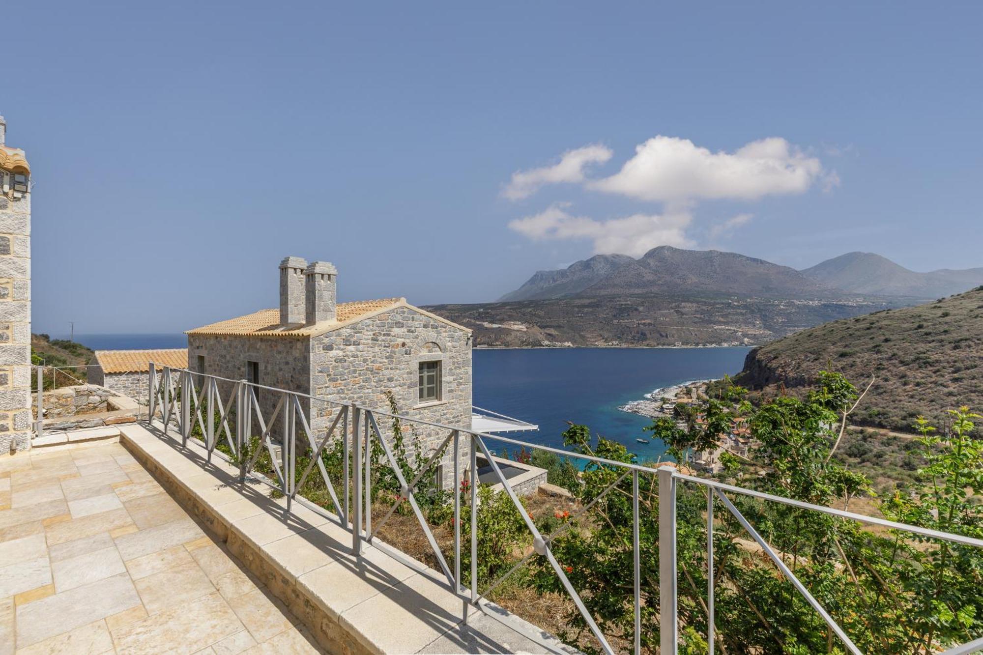 Trapela Limeni Luxury Suites Esterno foto