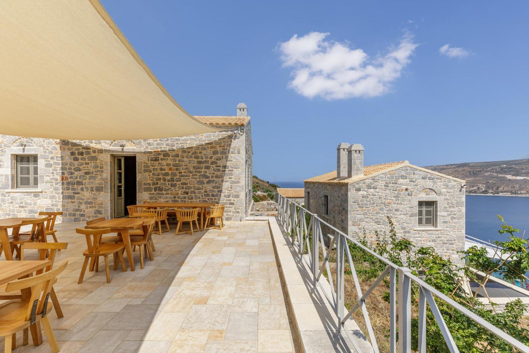 Trapela Limeni Luxury Suites Esterno foto