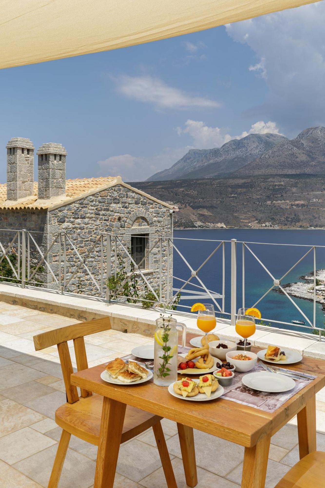 Trapela Limeni Luxury Suites Esterno foto