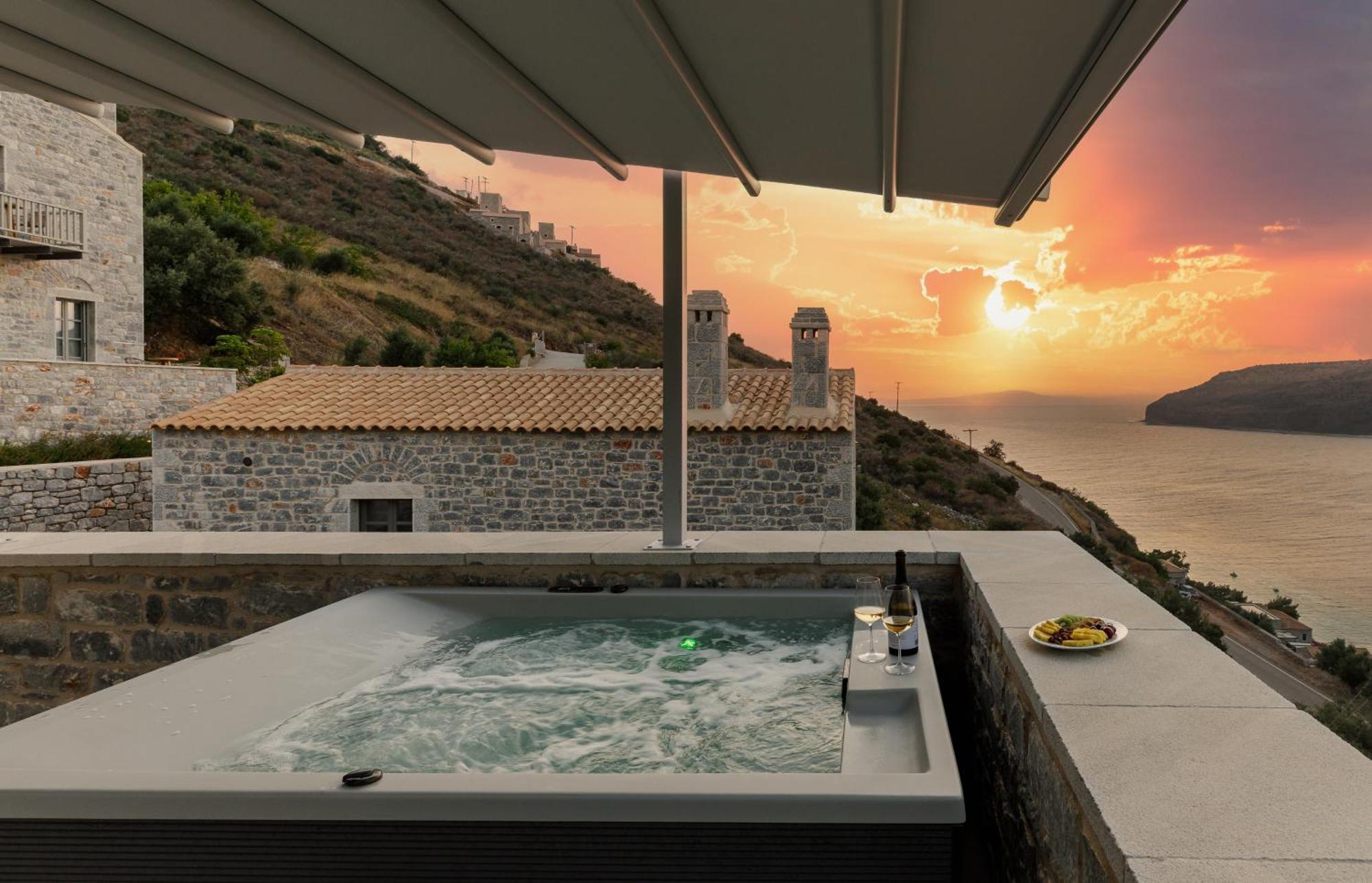 Trapela Limeni Luxury Suites Esterno foto