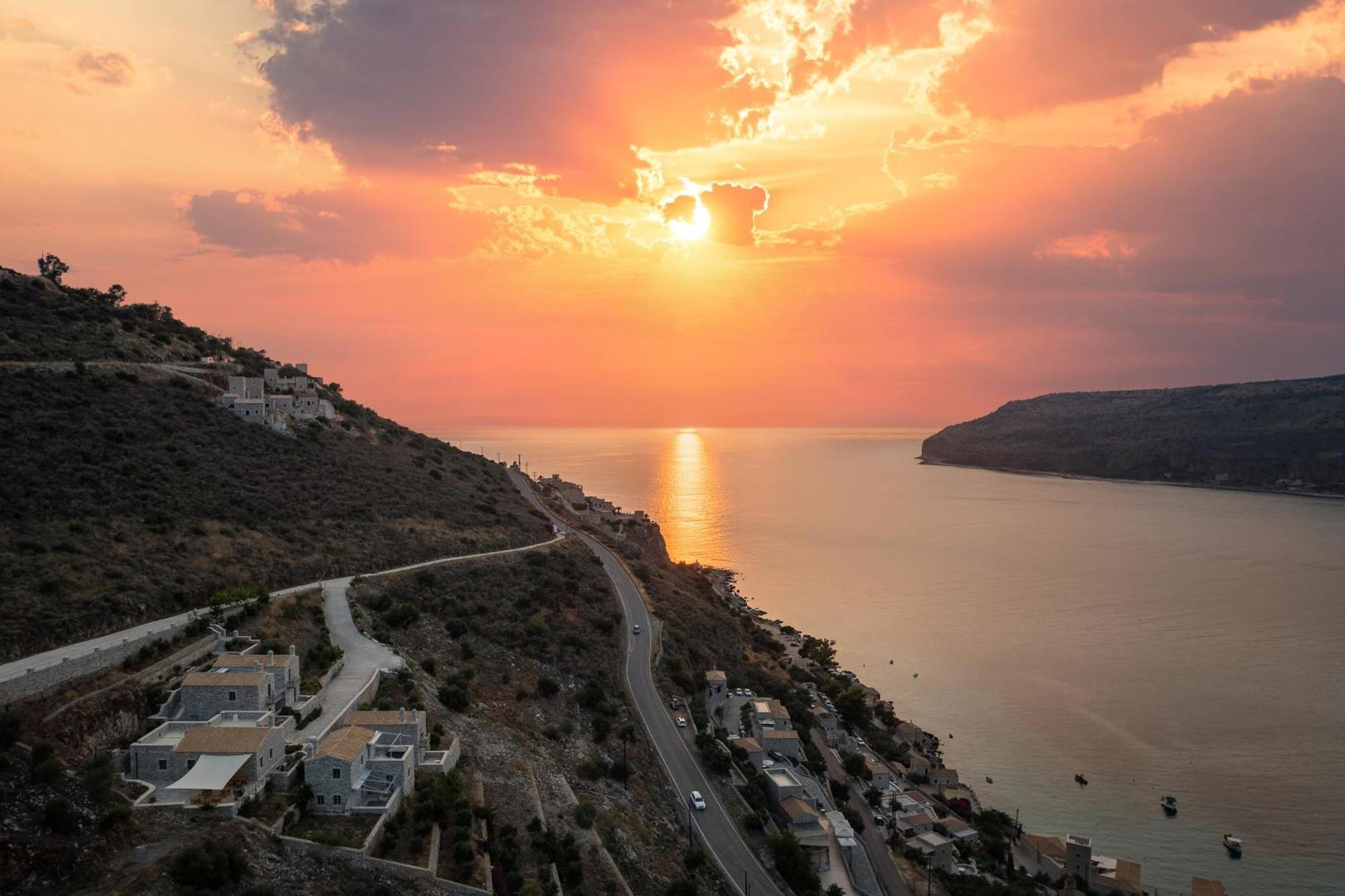 Trapela Limeni Luxury Suites Esterno foto